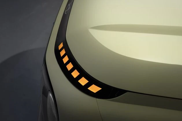 Distinctive LED lighting signature